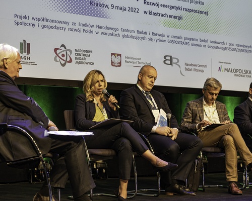 Panel dyskusyjny w sesji 6 konferencji (moderator: Olgierd Dziekonski) [Fot. Mateusz Wójtów]