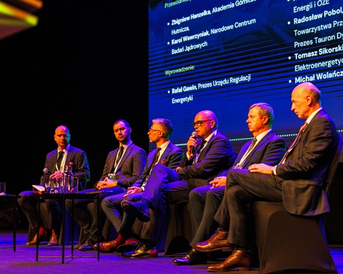 Panel dyskusyjny w trakcie sesji 2. Mówi Albert Gryszczuk, Prezes KIKEiOZE (fot. Mateusz Wójtów)