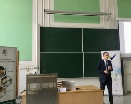Andrzej Korpol (Tauron Dystrybucja) w trakcie swojego wystąpienia na seminarium 10.