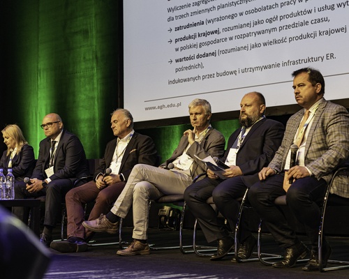 Panel dyskusyjny w sesji 4 konferencji (moderator: Andrzej Kaźmierski) [Fot. Mateusz Wójtów]